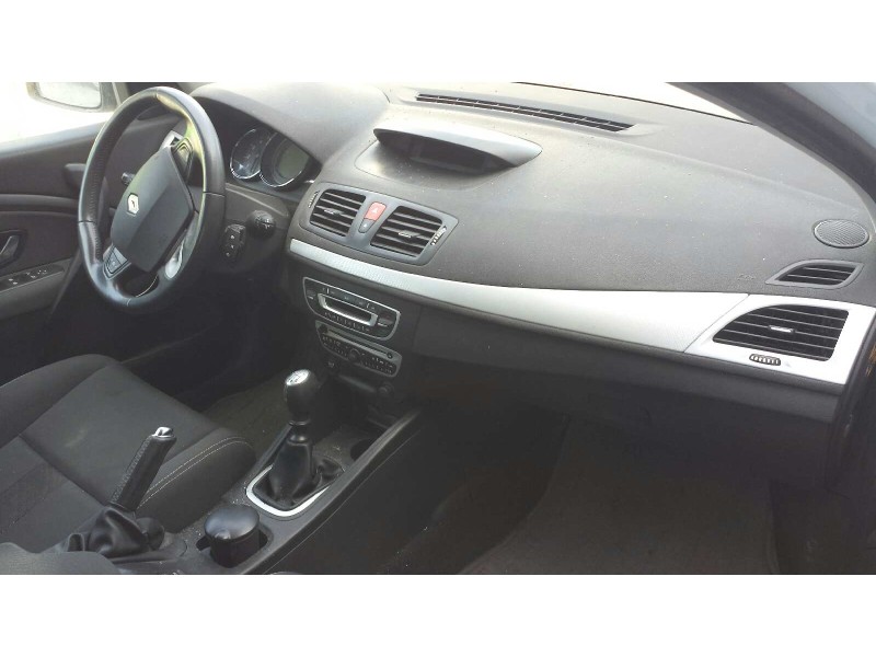 renault megane iii berlina 5 p del año 2009