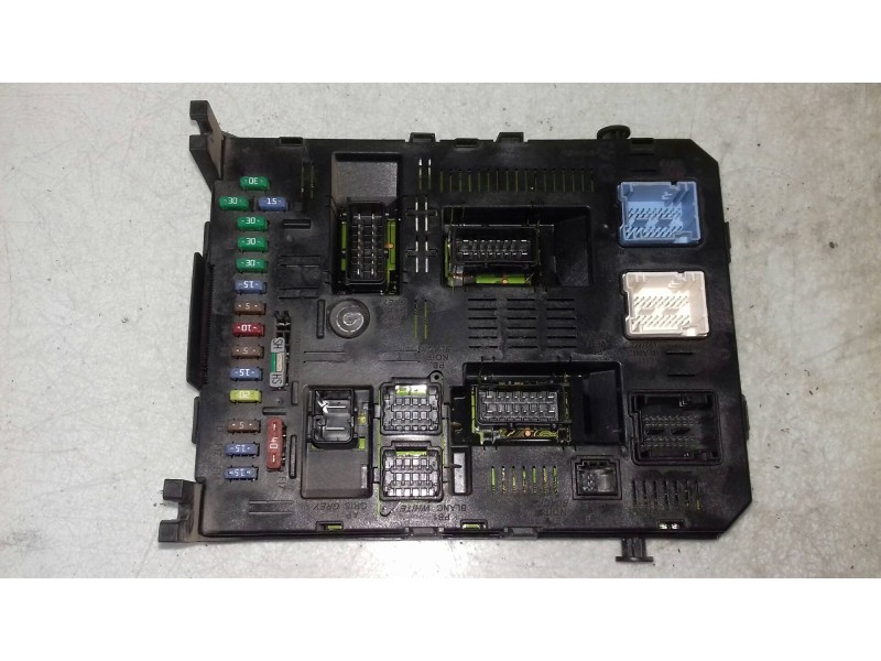 Recambio de caja reles / fusibles para citroen c5 berlina attraction referencia OEM IAM 216761594H  JOHNSON CONTROLS