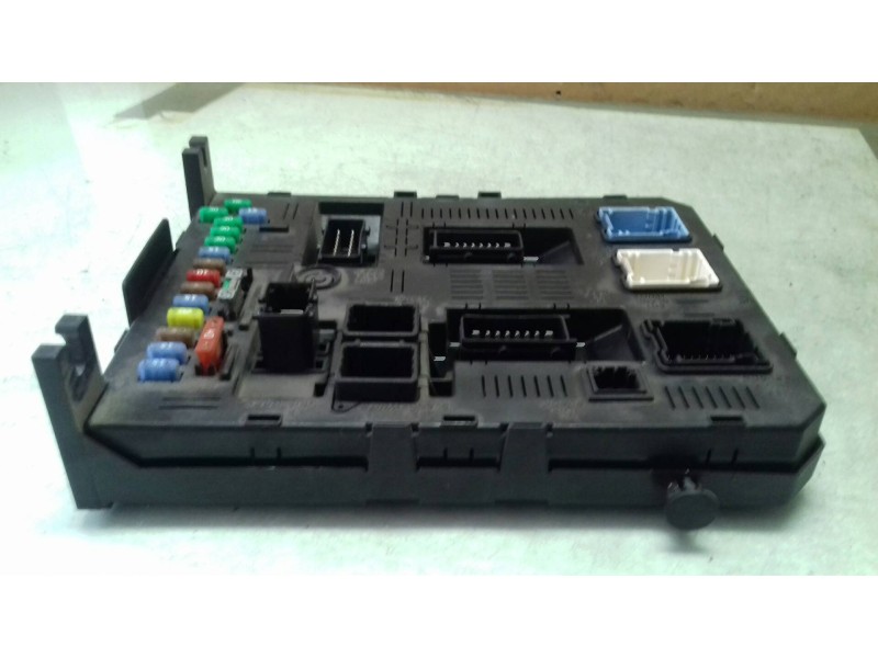 Recambio de caja reles / fusibles para citroen c5 berlina attraction referencia OEM IAM 216761594H  JOHNSON CONTROLS