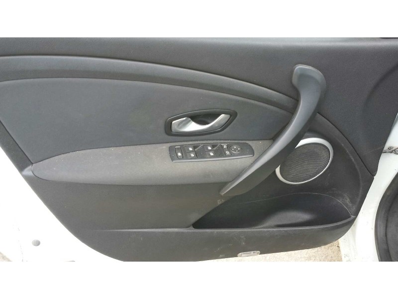 renault megane iii berlina 5 p del año 2009