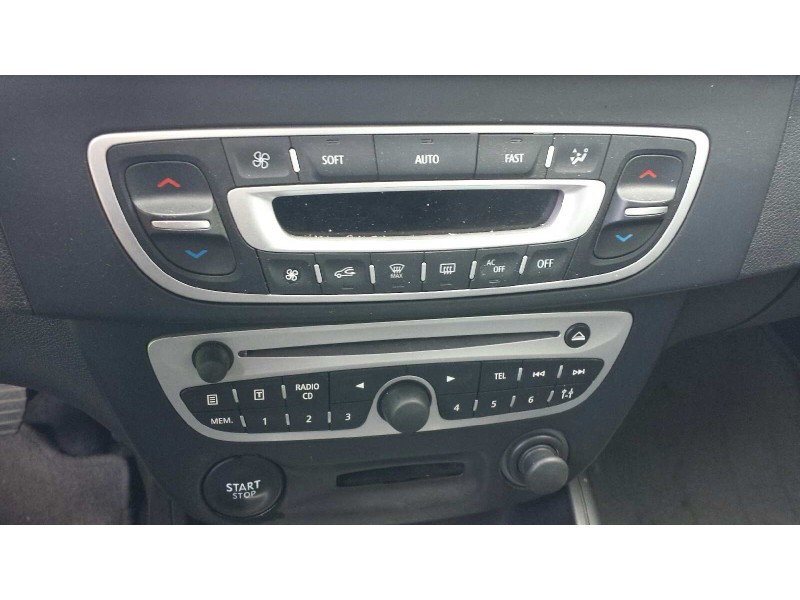 renault megane iii berlina 5 p del año 2009