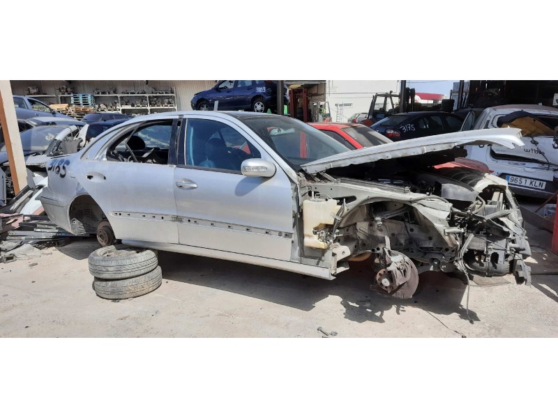mercedes-benz clase e (w211) berlina del año 2002
