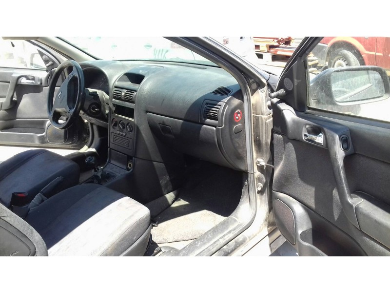 opel astra g berlina del año 2002
