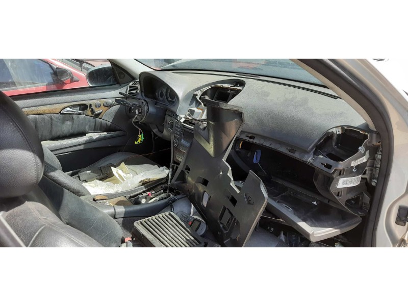 mercedes-benz clase e (w211) berlina del año 2002