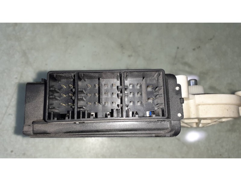 Recambio de motor elevalunas delantero derecho para seat ibiza (6l1) fresh referencia OEM IAM 101386102 7746002101 104383101