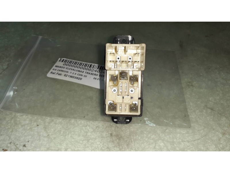 Recambio de mando elevalunas trasero derecho para kia carnival ii 2.9 cdri ex referencia OEM IAM 621W03620  935782D000
