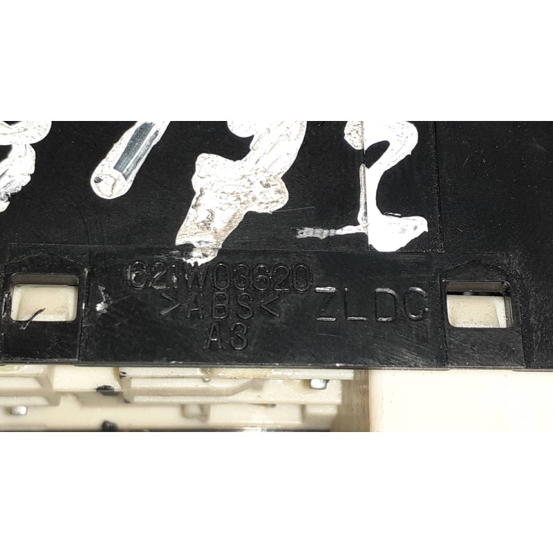 Recambio de mando elevalunas trasero derecho para kia carnival ii 2.9 cdri ex referencia OEM IAM 621W03620  935782D000