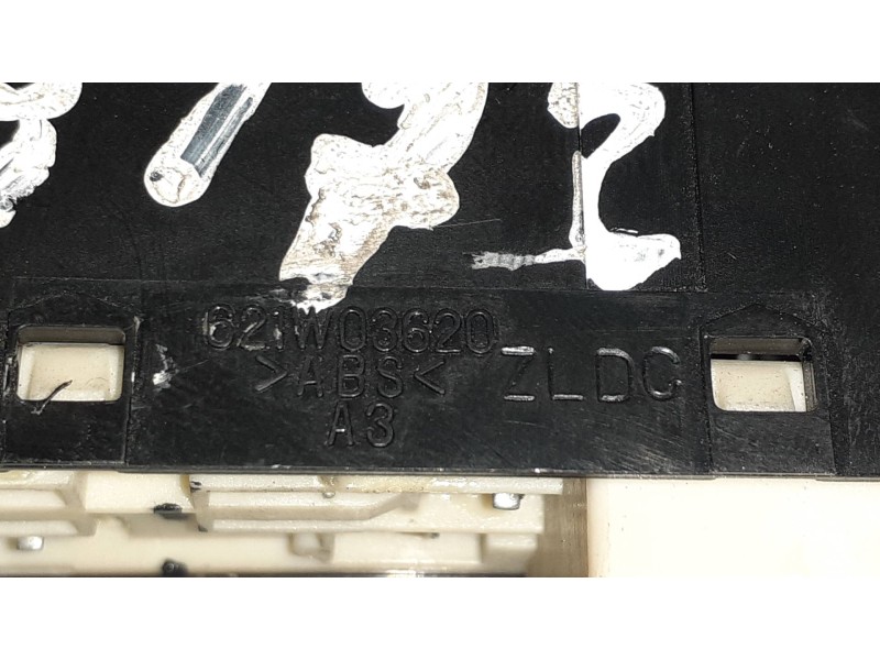 Recambio de mando elevalunas trasero derecho para kia carnival ii 2.9 cdri ex referencia OEM IAM 621W03620  935782D000