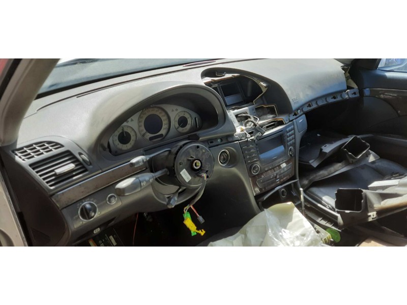 mercedes-benz clase e (w211) berlina del año 2002