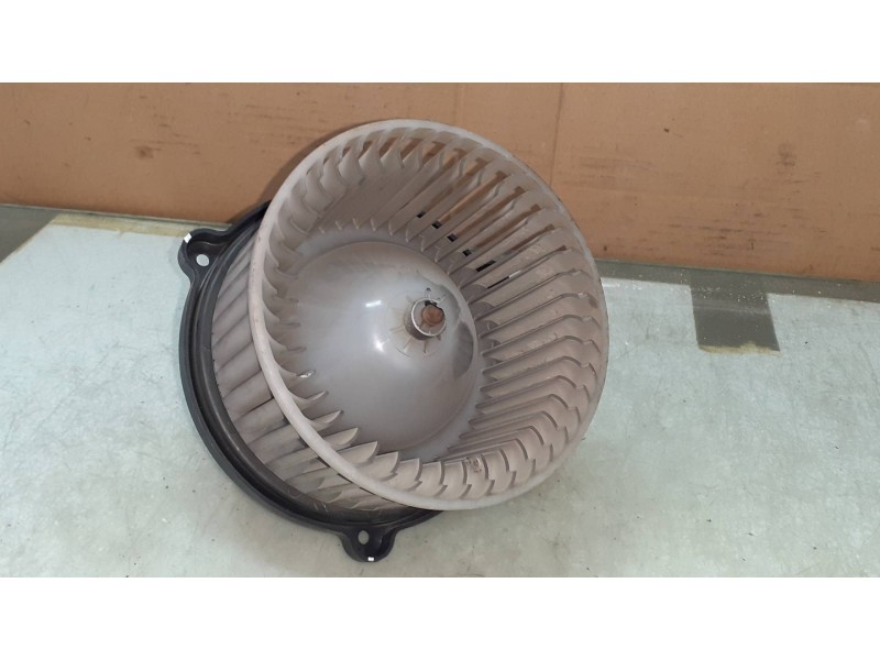 Recambio de ventilador calefaccion para kia carnival ii 2.9 cdri ex referencia OEM IAM PPT20  