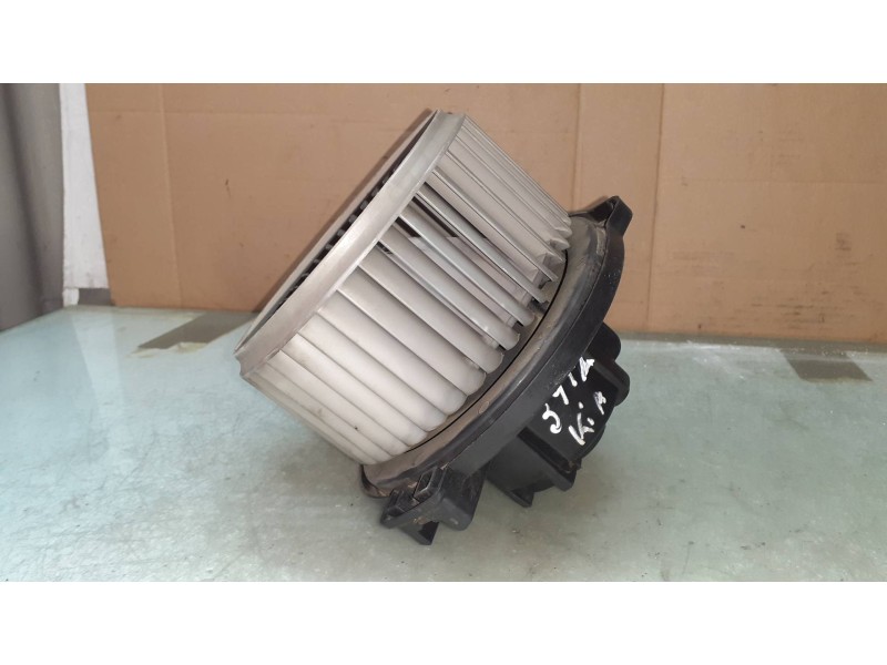 Recambio de ventilador calefaccion para kia carnival ii 2.9 cdri ex referencia OEM IAM PPT20  
