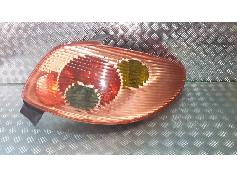 Recambio de piloto trasero derecho para peugeot 206 berlina xs-line referencia OEM IAM   