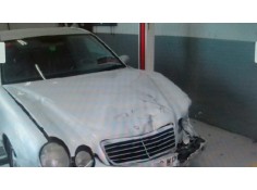 mercedes-benz clase e (w210) berlina del año 2000 2