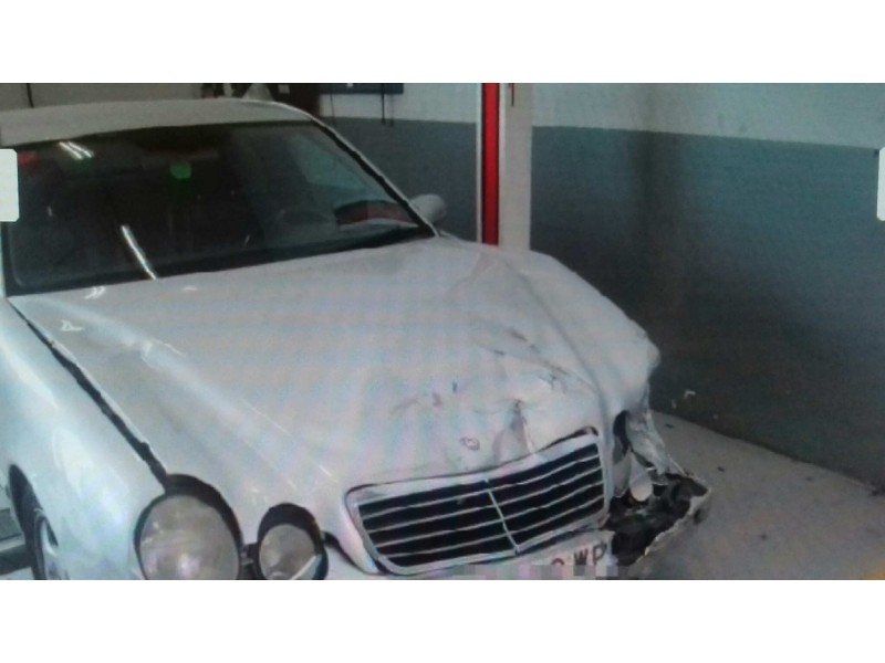 mercedes-benz clase e (w210) berlina del año 2000