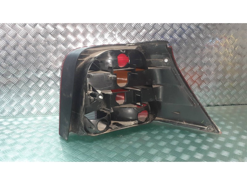 Recambio de piloto trasero izquierdo para volkswagen golf iv berlina (1j1) highline referencia OEM IAM 084411981B  084411981LB