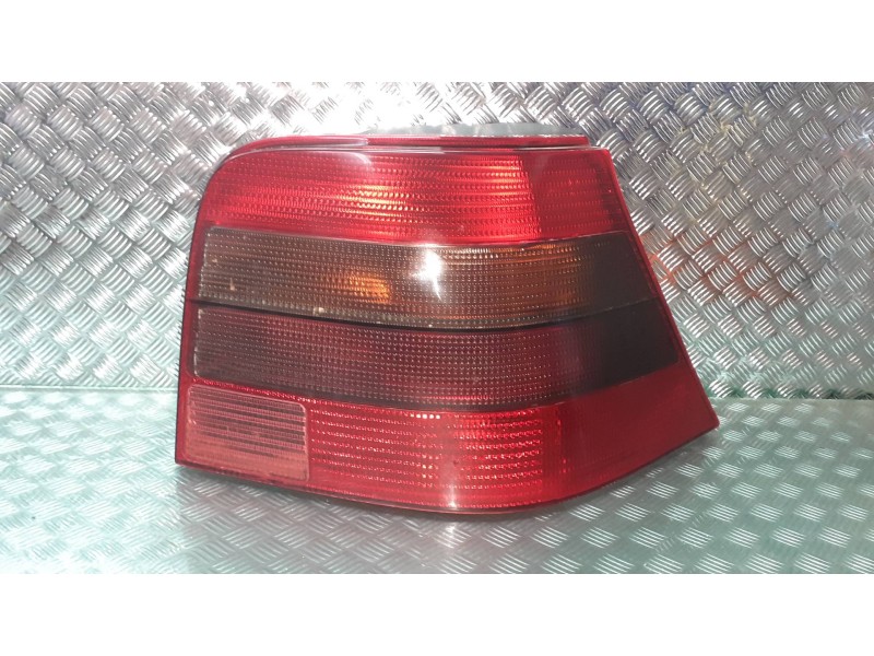 Recambio de piloto trasero derecho para volkswagen golf iv berlina (1j1) highline referencia OEM IAM 1J6945257  148186