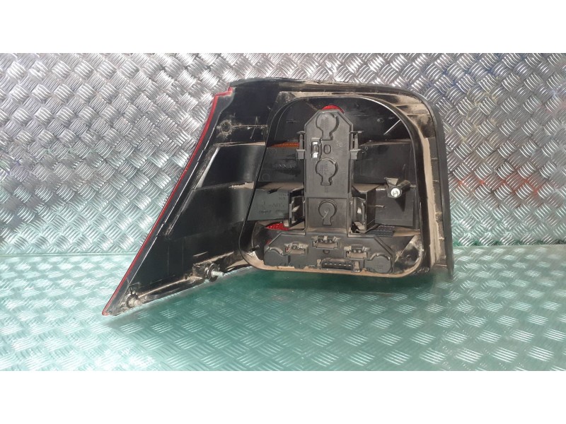 Recambio de piloto trasero derecho para volkswagen golf iv berlina (1j1) highline referencia OEM IAM 1J6945257  148186