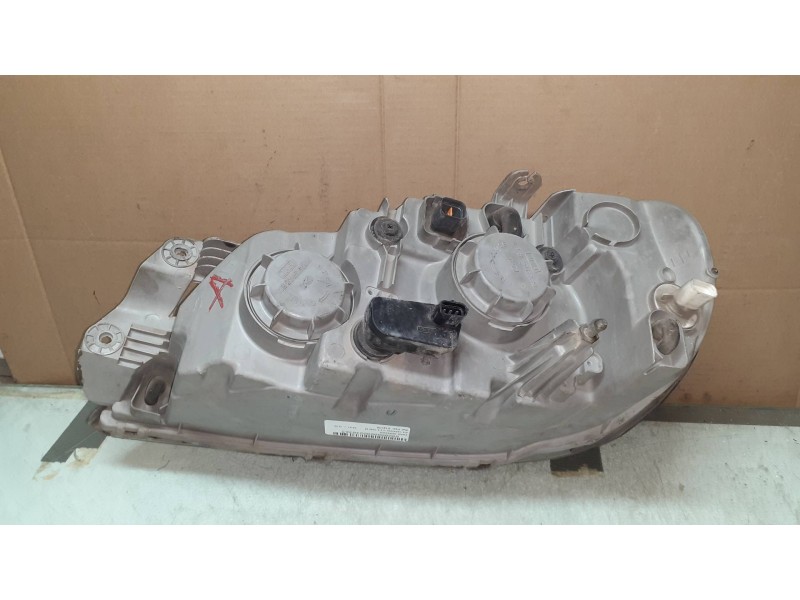 Recambio de faro derecho para kia carnival ii 2.9 cdri ex referencia OEM IAM 012170  