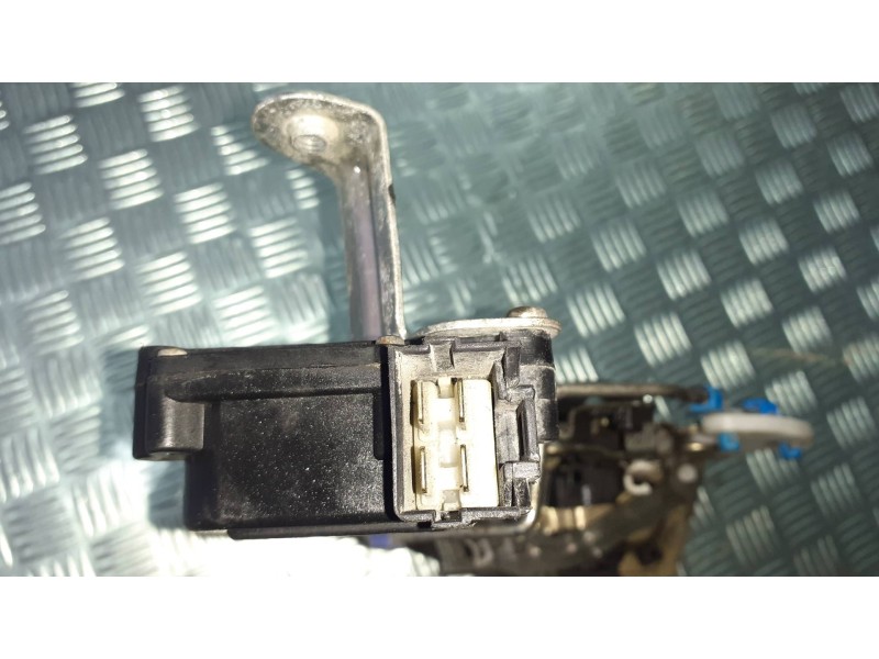 Recambio de cerradura puerta trasera izquierda para hyundai accent (lc) gl 4p referencia OEM IAM   