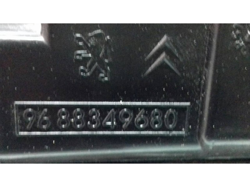 Recambio de luz central de freno para citroen c4 picasso exclusive referencia OEM IAM 9688349680  CONEXION 2 PINES