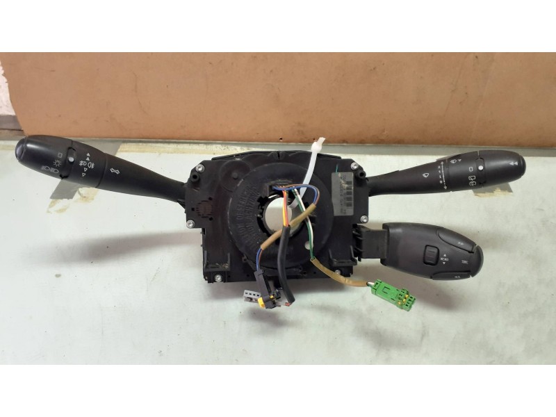 Recambio de mando luces para peugeot 207 sport referencia OEM IAM 96630724XT VALEO COM2005