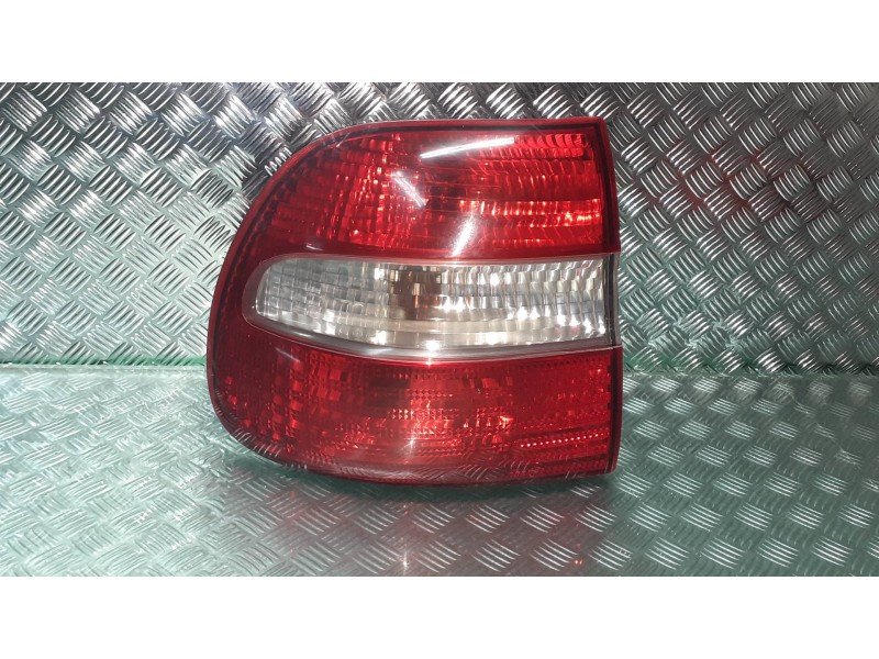 Recambio de piloto trasero izquierdo para volvo v40 familiar 1.9 d+ (85kw) referencia OEM IAM 285901  