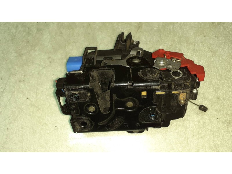 Recambio de cerradura puerta trasera derecha para volkswagen touran (1t1) advance referencia OEM IAM 7L0839016  