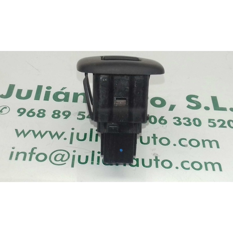 Recambio de mando elevalunas trasero izquierdo para citroen c3 1.1 audace referencia OEM IAM 98012514XT 529076433 28327528