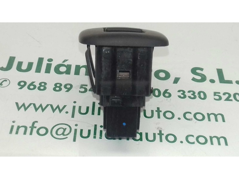 Recambio de mando elevalunas trasero izquierdo para citroen c3 1.1 audace referencia OEM IAM 98012514XT 529076433 28327528