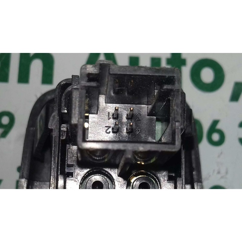 Recambio de mando elevalunas trasero izquierdo para citroen c3 1.1 audace referencia OEM IAM 98012514XT 529076433 28327528