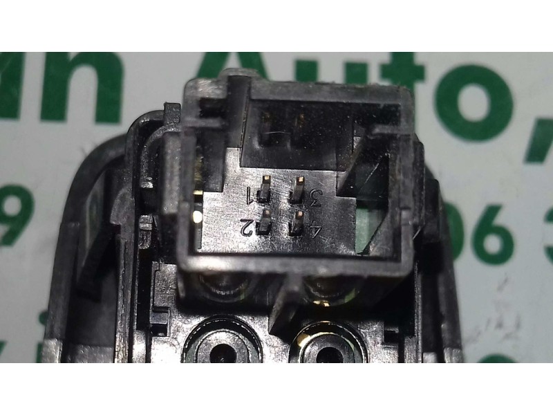 Recambio de mando elevalunas trasero izquierdo para citroen c3 1.1 audace referencia OEM IAM 98012514XT 529076433 28327528