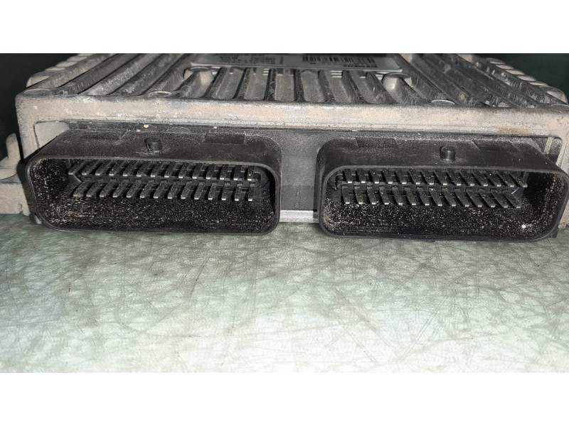 Recambio de centralita motor uce para peugeot 206 berlina xt referencia OEM IAM 9653213180 S118047542B SIEMENS