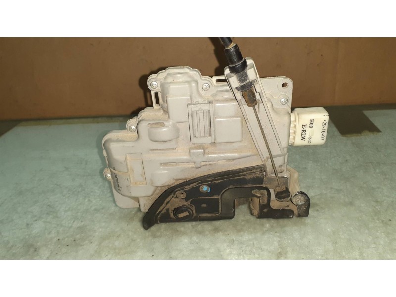 Recambio de cerradura puerta trasera izquierda para seat leon (1p1) emocion referencia OEM IAM 1P0839015  
