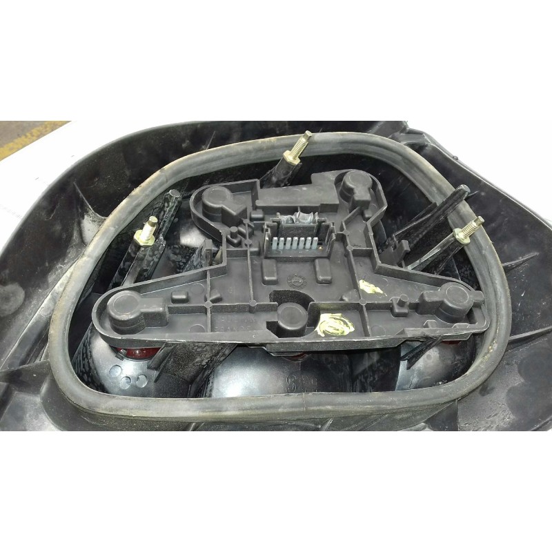 Recambio de piloto trasero izquierdo para renault megane i berlina hatchback (ba0) 1.4 referencia OEM IAM 7700828137 2528 