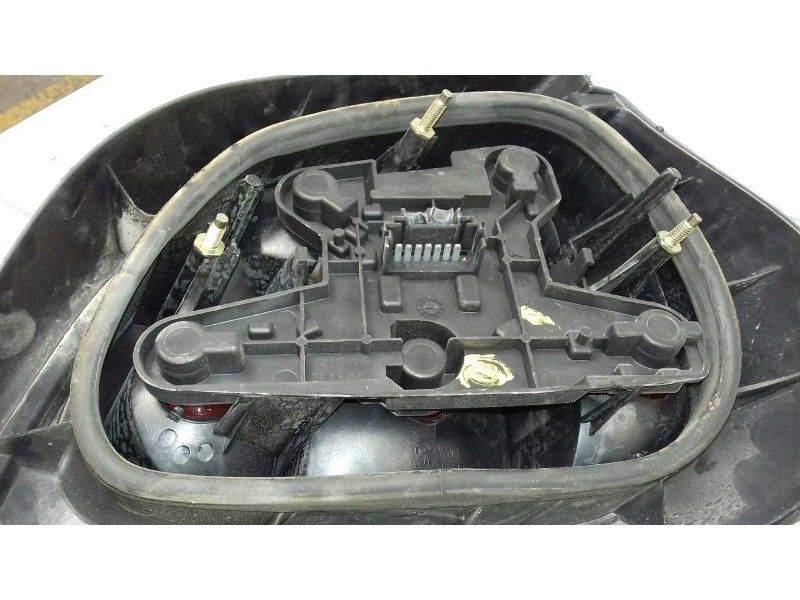 Recambio de piloto trasero izquierdo para renault megane i berlina hatchback (ba0) 1.4 referencia OEM IAM 7700828137 2528 
