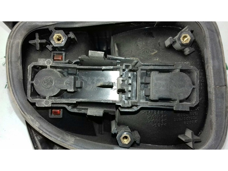 Recambio de piloto trasero derecho para renault laguna (b56) 1.6 referencia OEM IAM 7700820051 2225 EXT