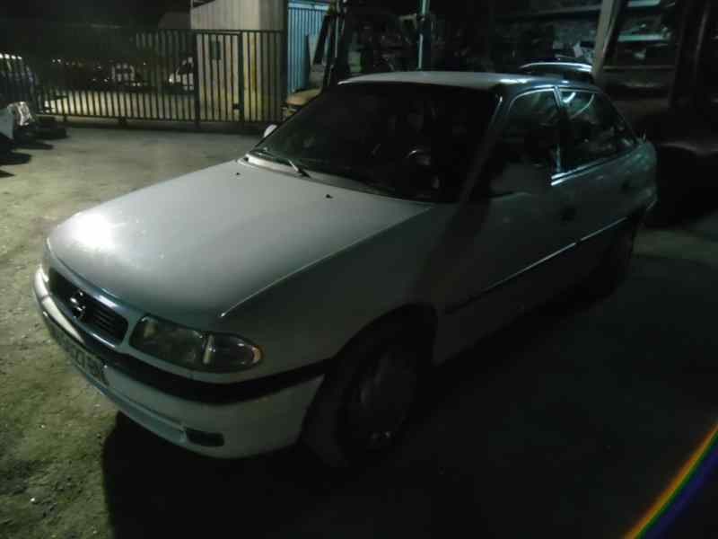 opel astra f berlina del año 1997
