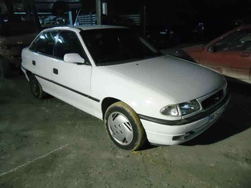 opel astra f berlina del año 1997
