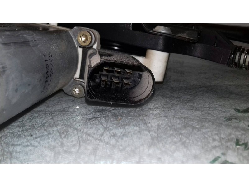 Recambio de elevalunas delantero derecho para bmw serie 5 berlina (e60) 520d referencia OEM IAM 7034352S 7075668E ELECTRICO Recambio de elevalunas delantero derecho para bmw serie 5 berlina (e60) 520d referencia OEM IAM 7034352S 7075668E ELECTRICO