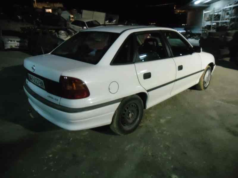 opel astra f berlina del año 1997