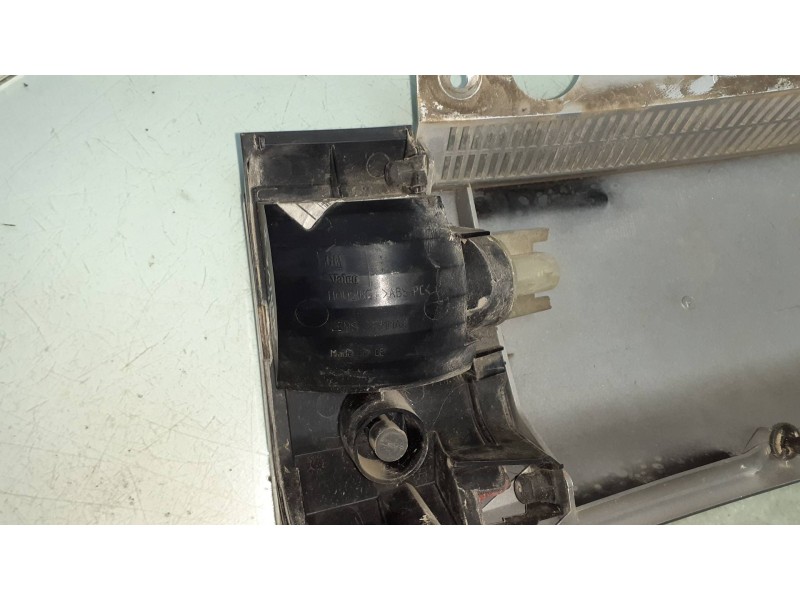 Recambio de faro antiniebla trasero izquierdo para opel meriva 1.7 16v cdti cat referencia OEM IAM 93295362  VALEO