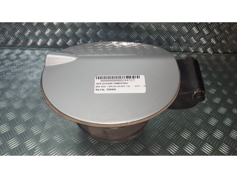 Recambio de tapa exterior combustible para bmw serie 1 berlina (e81/e87) 118i referencia OEM IAM 7069449  60829010