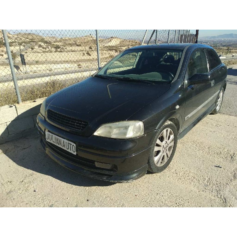 opel astra g berlina del año 2000