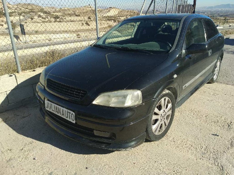 opel astra g berlina del año 2000