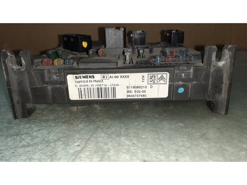 Recambio de caja reles / fusibles para peugeot 206 berlina xt referencia OEM IAM 9645747480 BSI E02 00 SIEMENS