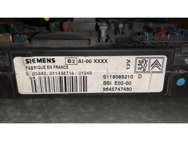 Recambio de caja reles / fusibles para peugeot 206 berlina xt referencia OEM IAM 9645747480 BSI E02 00 SIEMENS