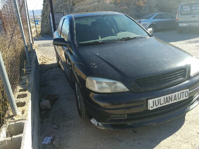 opel astra g berlina del año 2000