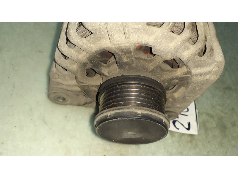 Recambio de alternador para renault kangoo (f/kc0) rt referencia OEM IAM SG12B038 VALEO 