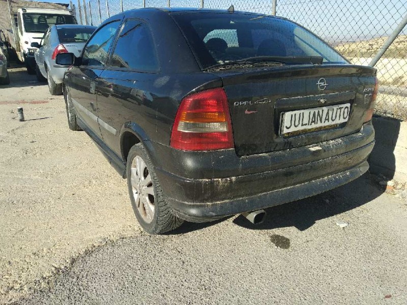 opel astra g berlina del año 2000