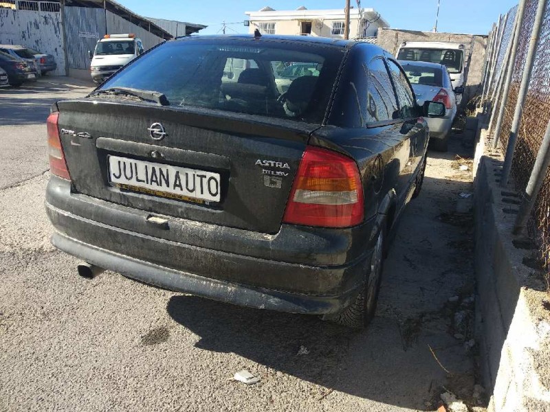 opel astra g berlina del año 2000